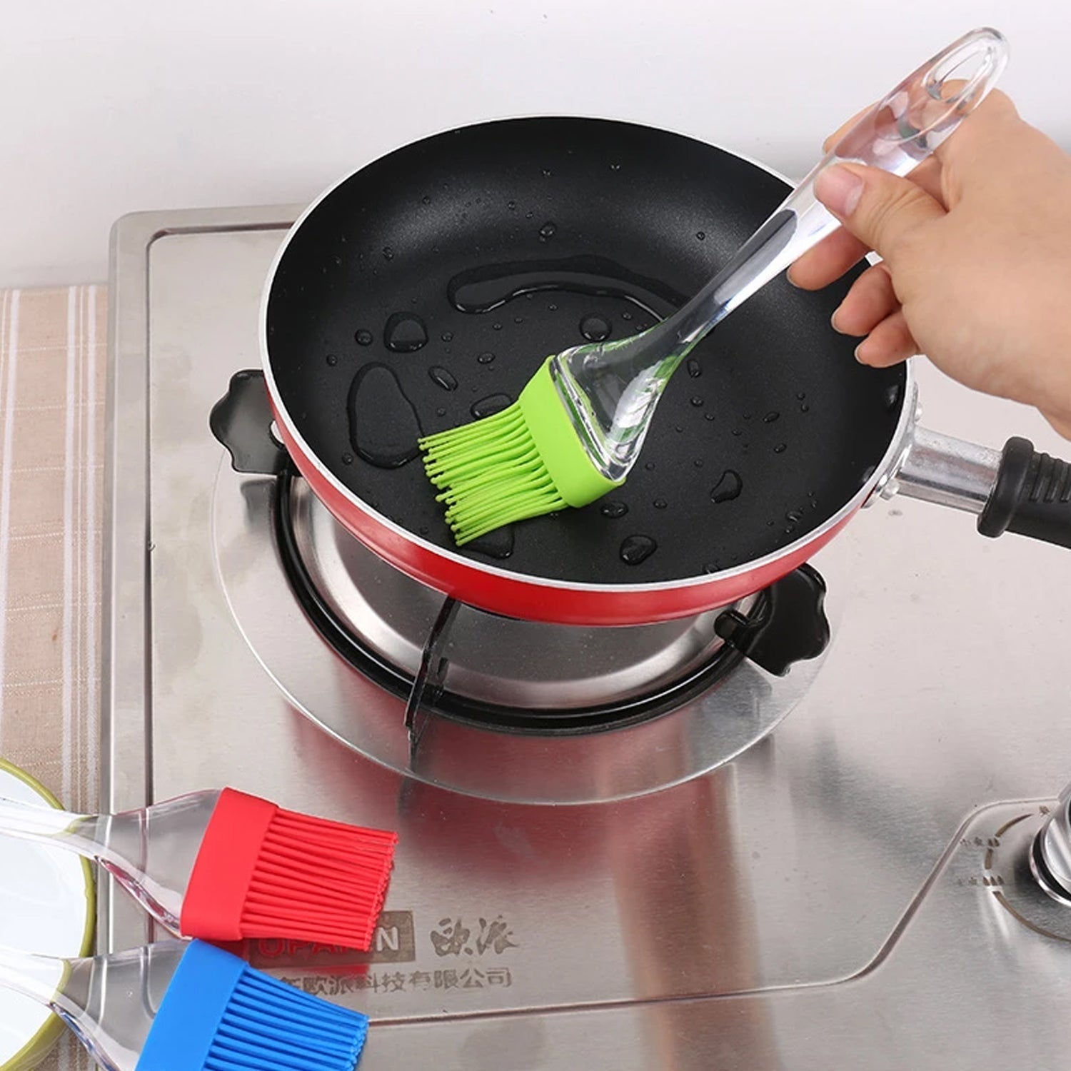 Pastry brush and spatula for baking and cooking tasks. Pastry brush and spatula for baking and cooking tasks.